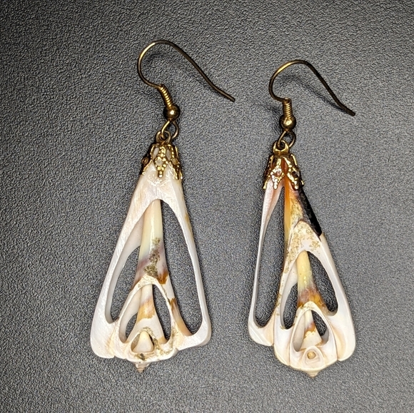 Vintage shell earrings - Picture 2 of 2